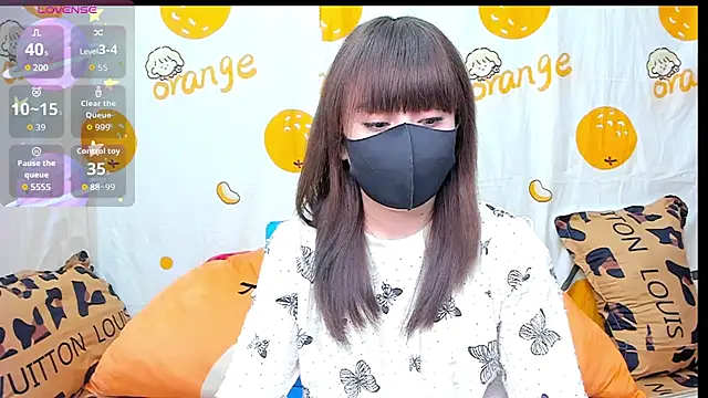 Snapshot of alonelove__ chatting on October 20, 2:35 am alonelove online show from October 20, 2:35 am