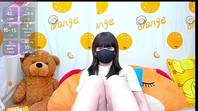 Snapshot of alonelove__ chatting on October 19, 2:25 am alonelove online show from October 19, 2:25 am