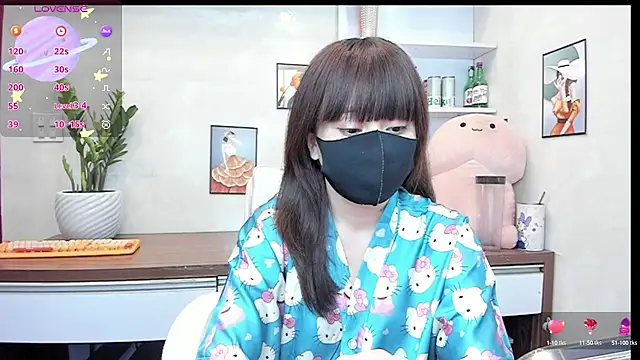 Snapshot of alonelove__ chatting on October 5, 2:57 am alonelove online show from October 5, 2:57 am