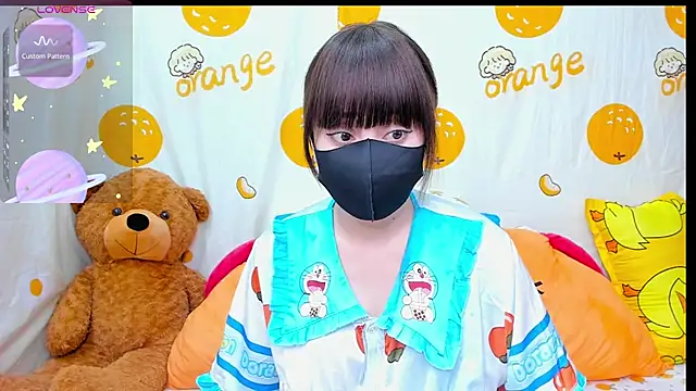 Snapshot of alonelove__ chatting on October 18, 2:24 am alonelove online show from October 18, 2:24 am