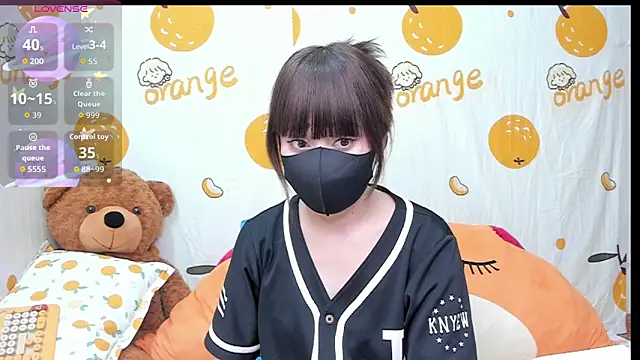 Snapshot of alonelove__ chatting on October 15, 2:21 am alonelove online show from October 15, 2:21 am