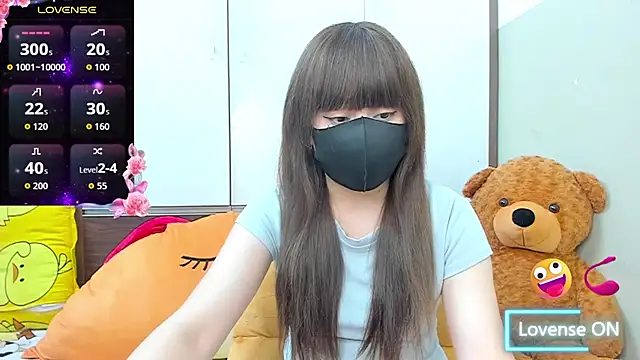 Snapshot of alonelove__ chatting on June 22, 2:28 am alonelove online show from June 22, 2:28 am