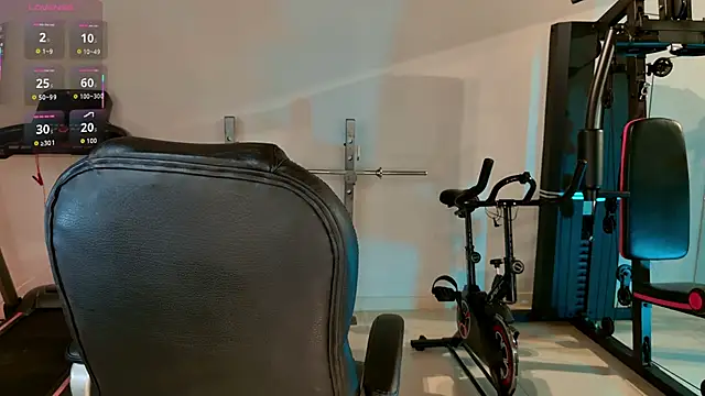 LisaMonroe  online show from April 8, 8:10 pm