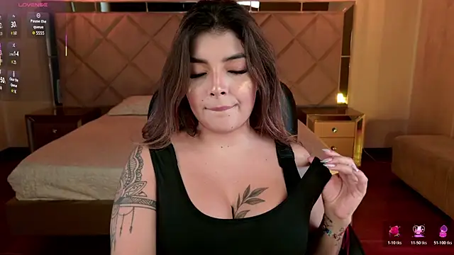 LisaMonroe  online show from March 12, 8:24 pm