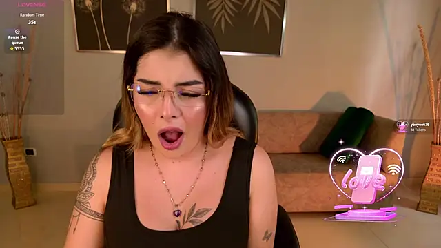 LisaMonroe  online show from December 3, 7:57 pm