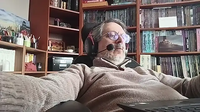 Snapshot of Mandra_is_a_whore chatting on October 31, 10:56 am Mandra is a whore online show from October 31, 10:56 am