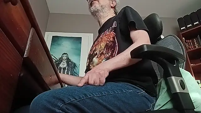 Snapshot of Mandra_is_a_whore chatting on November 12, 8:51 am Mandra is a whore online show from November 12, 8:51 am