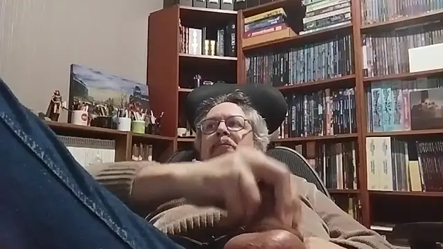 Snapshot of Mandra_is_a_whore chatting on October 31, 11:00 pm Mandra is a whore online show from October 31, 11:00 pm