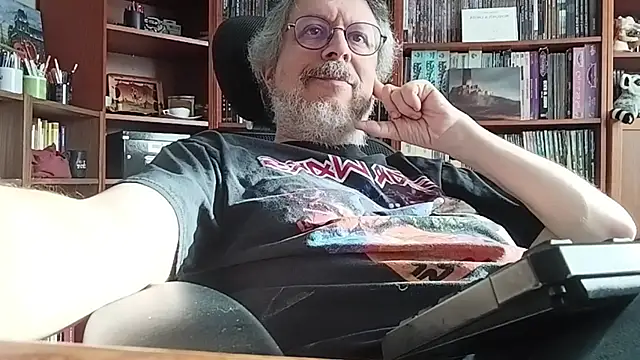 Snapshot of Mandra_is_a_whore chatting on November 10, 11:15 am Mandra is a whore online show from November 10, 11:15 am