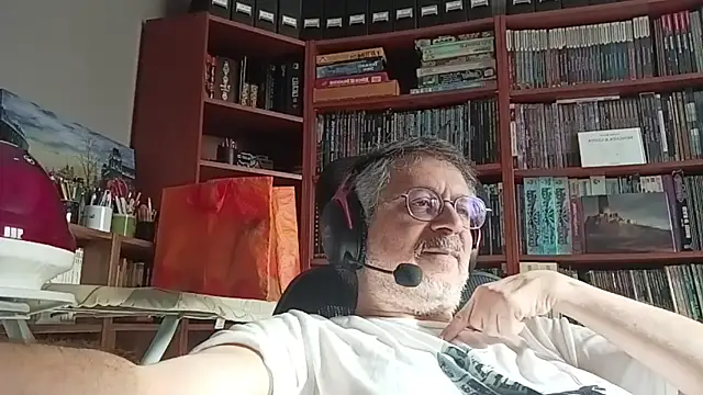 Snapshot of Mandra_is_a_whore chatting on October 22, 9:42 am Mandra is a whore online show from October 22, 9:42 am