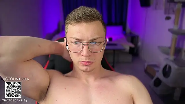 Snapshot of iron__chap chatting on November 7, 9:08 pm iron chap online show from November 7, 9:08 pm