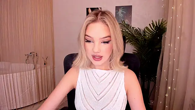 Snapshot of FloweryLove_1 chatting on February 26, 7:32 pm FloweryLove 1 online show from February 26, 7:32 pm