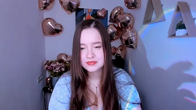 Snapshot of WishToBloom chatting on February 13, 5:07 am WishToBloom online show from February 13, 5:07 am