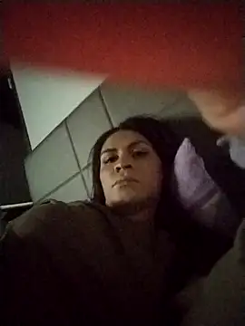 Snapshot of lucy_and_mike7 chatting on February 14, 1:40 pm lucy and mike7 online show from February 14, 1:40 pm