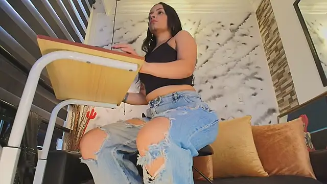 Sophie LittleS online show from April 27, 11:52 am