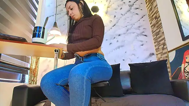 Sophie LittleS online show from December 18, 1:37 pm