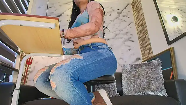 Sophie LittleS online show from April 7, 12:07 pm