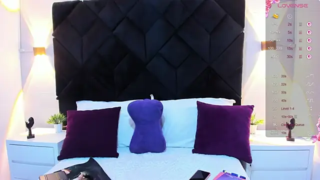 Snapshot of letiziia_sky1 chatting on September 11, 8:42 pm letiziia sky1 online show from September 11, 8:42 pm