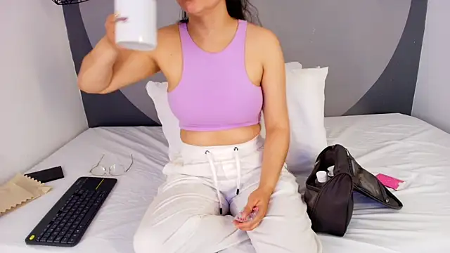 Snapshot of sarita_duque chatting on May 22, 12:03 pm sarita duque online show from May 22, 12:03 pm