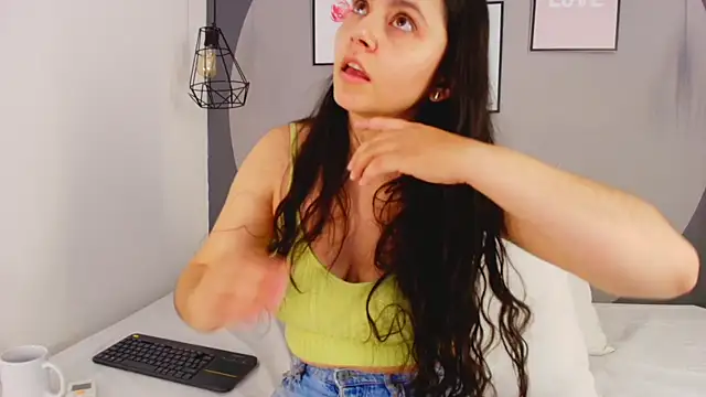 Snapshot of sarita_duque chatting on May 30, 12:33 pm sarita duque online show from May 30, 12:33 pm