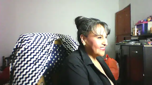 merlyna goldens online show from May 26, 3:15 am
