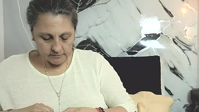 Snapshot of merlyna_goldens chatting on October 15, 1:37 am merlyna goldens online show from October 15, 1:37 am