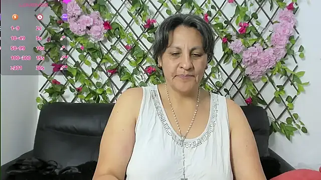 Snapshot of merlyna_goldens chatting on November 7, 11:30 pm merlyna goldens online show from November 7, 11:30 pm