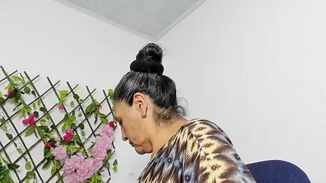 Snapshot of merlyna_goldens chatting on December 3, 11:25 pm merlyna goldens online show from December 3, 11:25 pm