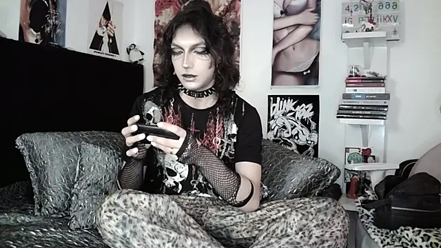 kiiler queen online show from May 14, 7:33 pm