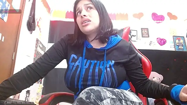 Snapshot of Saray_extrovert_ chatting on May 13, 2:18 am Saray extrovert online show from May 13, 2:18 am