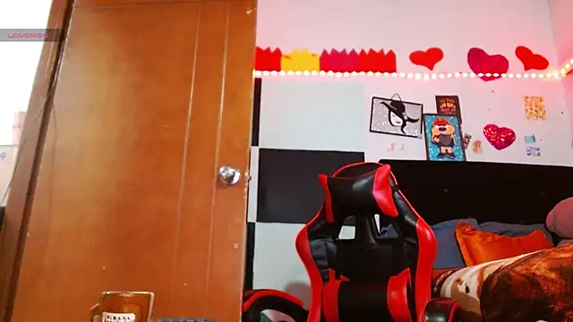 Saray extrovert  online show from April 12, 3:32 am