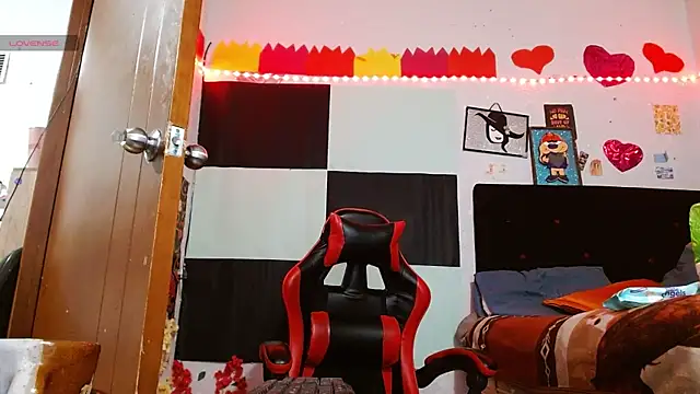 Saray extrovert  online show from April 11, 7:45 am