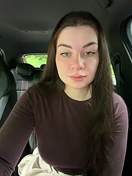 Snapshot of EllyNora chatting on June 12, 1:42 pm EllyNora online show from June 12, 1:42 pm