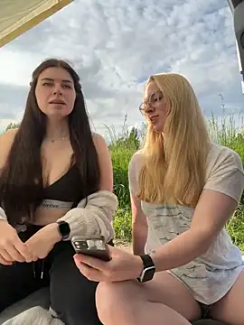 Snapshot of EllyNora chatting on May 21, 4:15 pm EllyNora online show from May 21, 4:15 pm