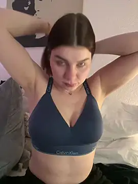 EllyNora online show from February 3, 8:25 pm