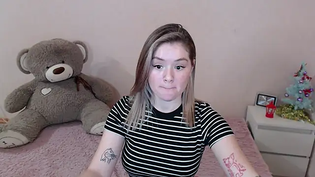 Snapshot of miaacatt chatting on January 18, 12:57 pm miaacatt online show from January 18, 12:57 pm