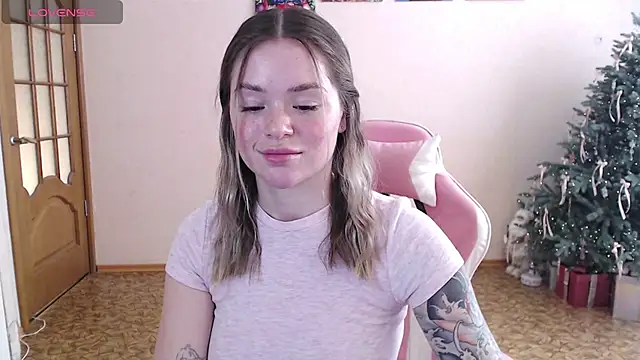 Snapshot of miaacatt chatting on January 16, 8:18 am miaacatt online show from January 16, 8:18 am