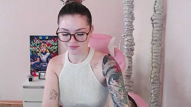 Snapshot of miaacatt chatting on October 3, 7:21 am miaacatt online show from October 3, 7:21 am