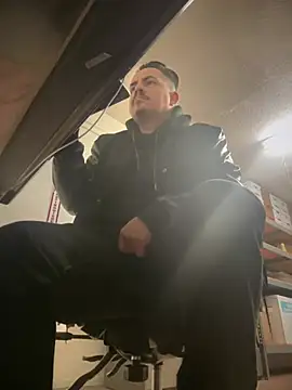 PeterGrandee online show from February 13, 6:26 pm
