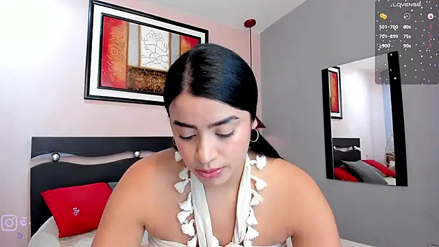 Paula Desousa online show from April 1, 7:33 pm