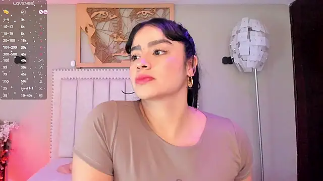 Paula Desousa online show from April 21, 1:42 am
