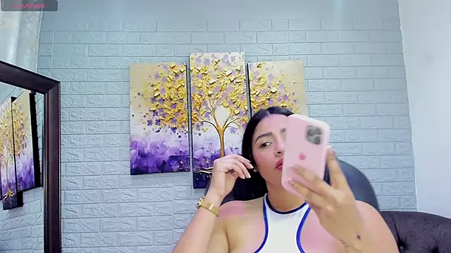 Paula Desousa online show from December 5, 8:06 pm