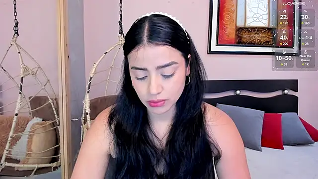 Paula Desousa online show from November 6, 7:40 pm