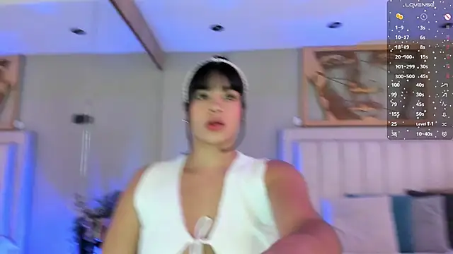 Paula Desousa online show from April 8, 4:30 pm