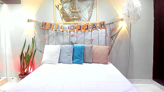 Paula Desousa online show from October 28, 7:46 pm