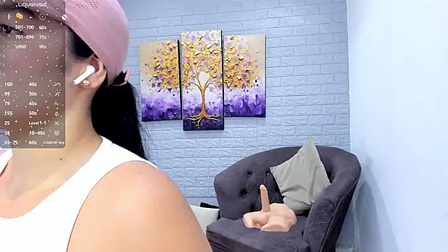 Paula Desousa online show from April 28, 8:02 pm