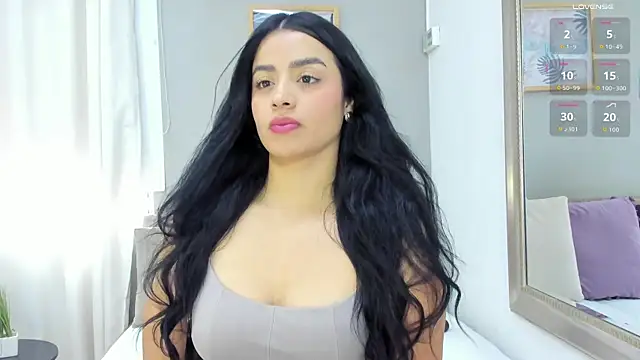 Paula Desousa online show from January 7, 6:46 pm