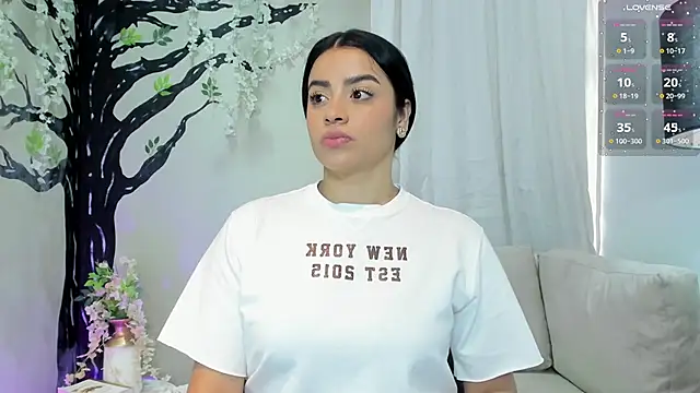 Paula Desousa online show from October 26, 5:57 pm