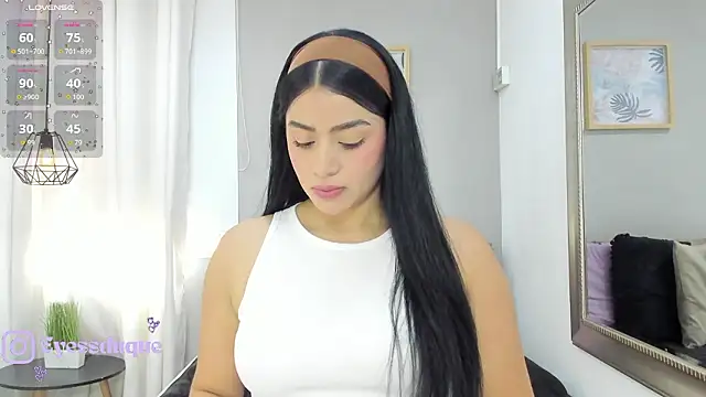 Paula Desousa online show from February 12, 5:45 pm