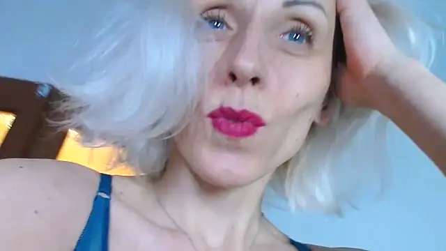 Snapshot of Kissiya-Allisya chatting on March 21, 5:56 pm Kissiya-Allisya online show from March 21, 5:56 pm
